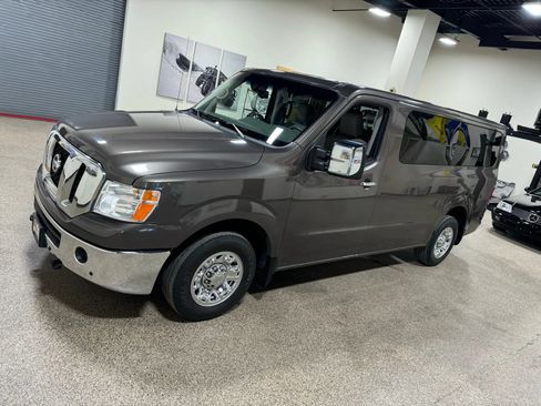 Used 2018 Nissan NV 3500 SL RWD image 9