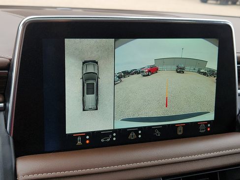 Used 2023 Chevrolet Suburban High Country w/ Advanced Technology Package AWD/4WD image 14