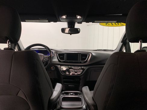Used 2018 Chrysler Pacifica Touring Plus w/ S Appearance Package FWD image 19
