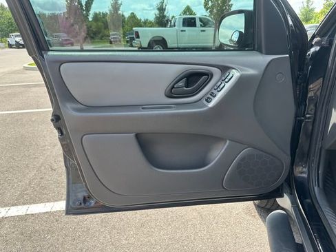 Used 2005 Ford Escape XLT AWD/4WD image 13