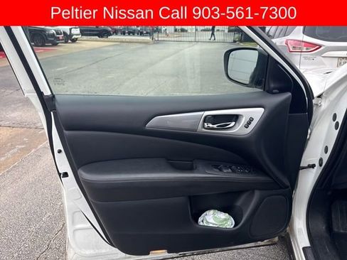 Used 2019 Nissan Pathfinder SL FWD image 11