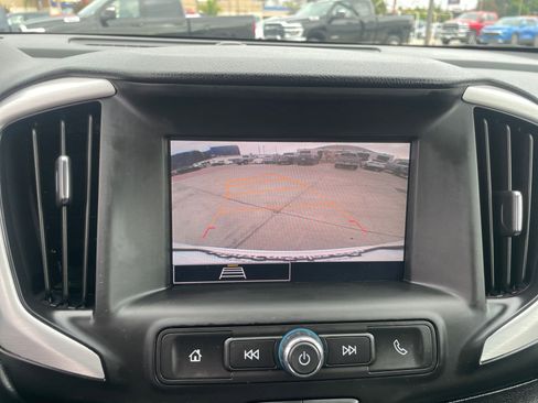 Used 2024 GMC Terrain SLE image 17