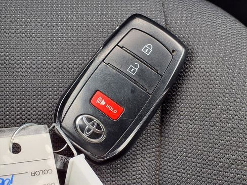 Certified 2022 Toyota Corolla Cross LE w/ Moonroof Package image 17