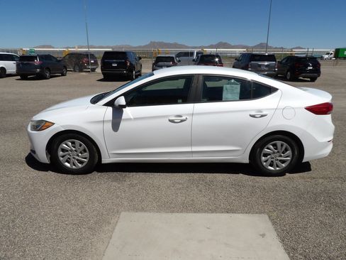 Used 2018 Hyundai Elantra SE FWD image 5