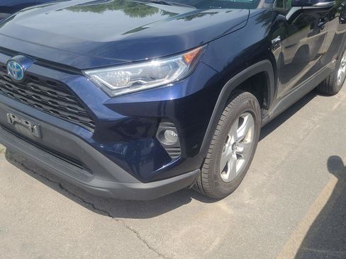 Used 2020 Toyota RAV4 XLE w/ Convenience Package AWD/4WD image 2