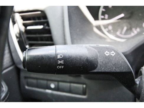 Used 2021 Nissan Rogue SV image 11