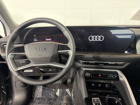 Certified 2025 Audi Q5 Premium Plus w/ Premium Plus image 3