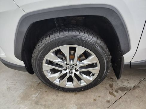 Used 2020 Toyota RAV4 XLE Premium AWD/4WD image 38