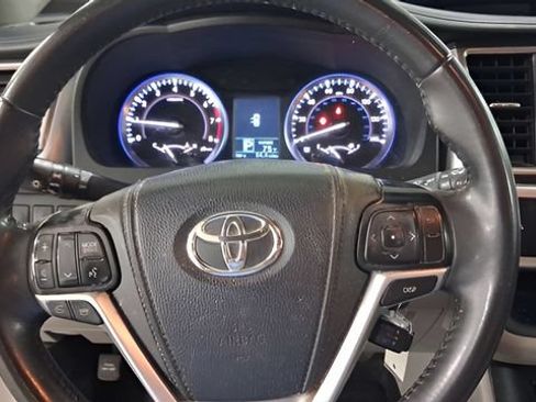 Used 2014 Toyota Highlander Plus AWD/4WD image 13