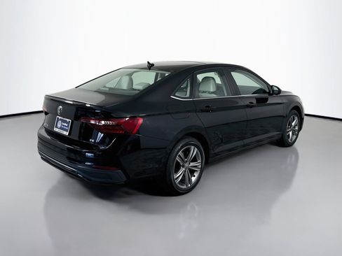 Used 2023 Volkswagen Jetta SE w/ Panoramic Sunroof Package FWD image 9