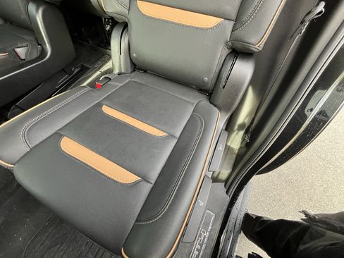 Used 2024 GMC Yukon AT4 w/ AT4 Premium Plus Package image 28