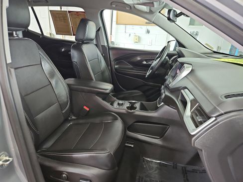 Used 2023 GMC Terrain SLT AWD/4WD image 10