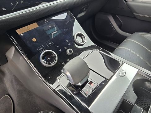 Used 2022 Land Rover Range Rover Velar R-Dynamic S image 20