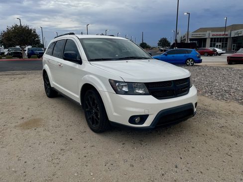 Used 2019 Dodge Journey SE w/ Premium Group FWD image 7