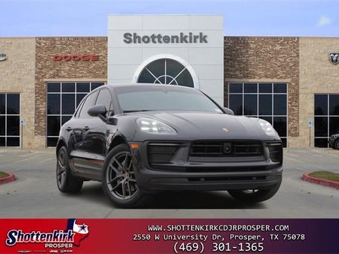 Used 2023 Porsche Macan image 1