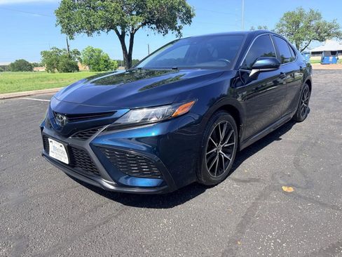 Used 2021 Toyota Camry SE FWD image 2