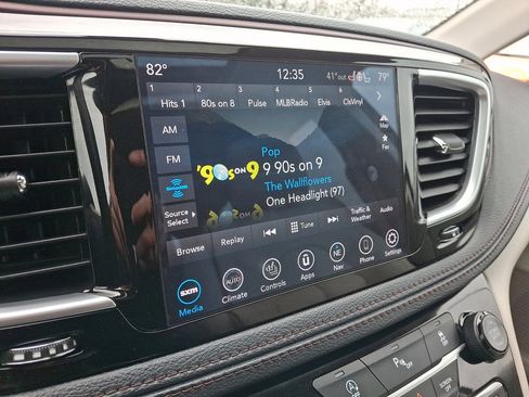 Used 2020 Chrysler Pacifica Limited image 27