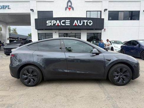Used 2025 Tesla Model Y Long Range AWD/4WD image 4