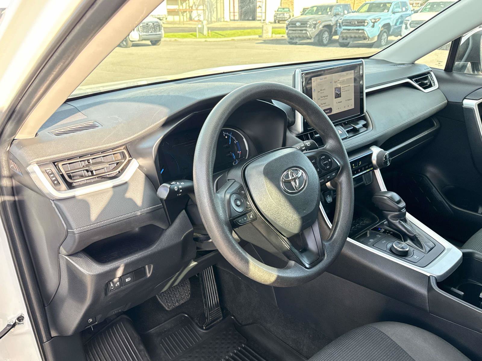 Used 2024 Toyota RAV4 LE AWD/4WD image 10