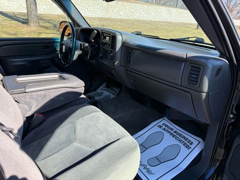 Used 2005 GMC Sierra 2500 SLE w/ Skid Plate Package image 19
