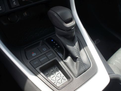 Used 2023 Toyota RAV4 XLE w/ Convenience Package FWD image 12