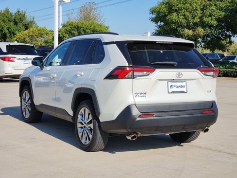 Used 2021 Toyota RAV4 XLE Premium FWD image 7