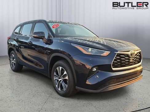 Used 2023 Toyota Highlander XLE FWD image 8
