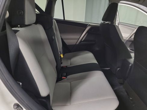 Used 2018 Toyota RAV4 LE image 20