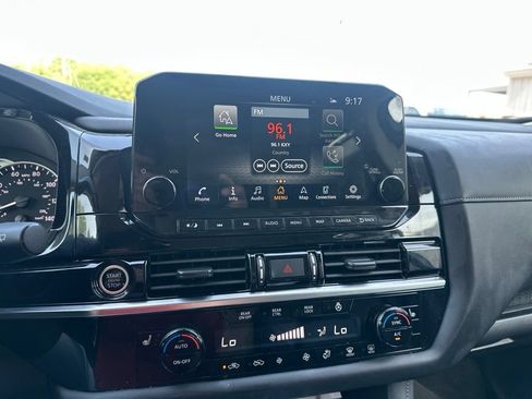 Used 2024 Nissan Pathfinder SL AWD/4WD image 27