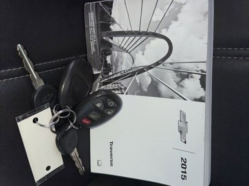 Used 2015 Chevrolet Traverse LT image 28