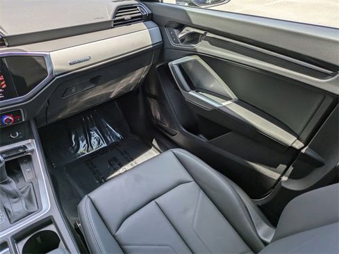 Used 2025 Audi Q3 2.0T Premium image 17