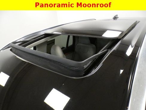 Used 2021 Volvo XC90 T6 Momentum image 16