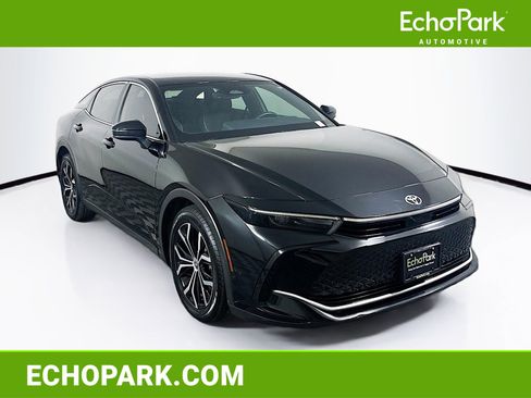 Used 2023 Toyota Crown XLE image 1