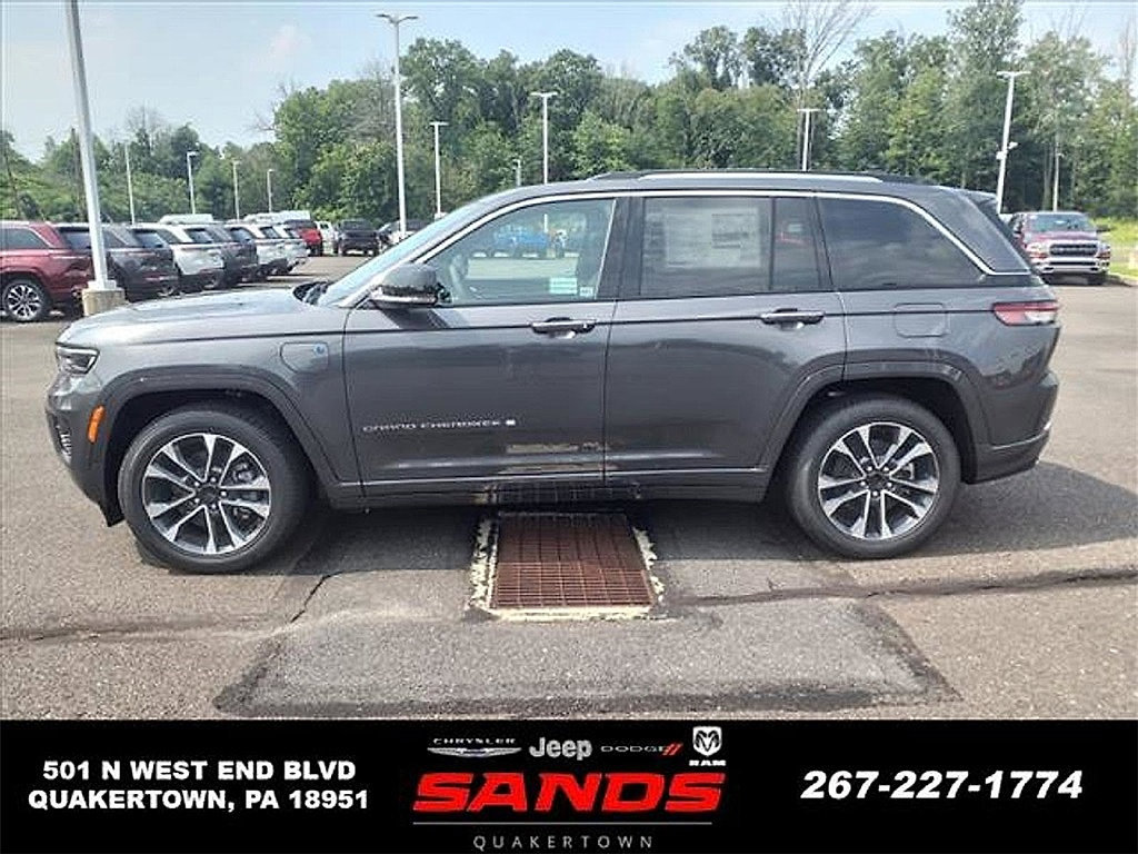 New 2023 Jeep Grand Cherokee Overland w/ Luxury Tech Group IV AWD/4WD image 7
