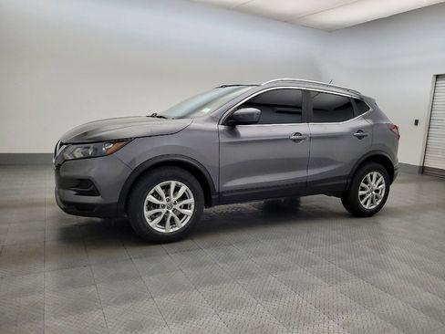 Used 2020 Nissan Rogue Sport SV image 2