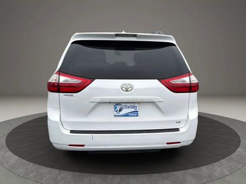 Used 2018 Toyota Sienna LE image 16