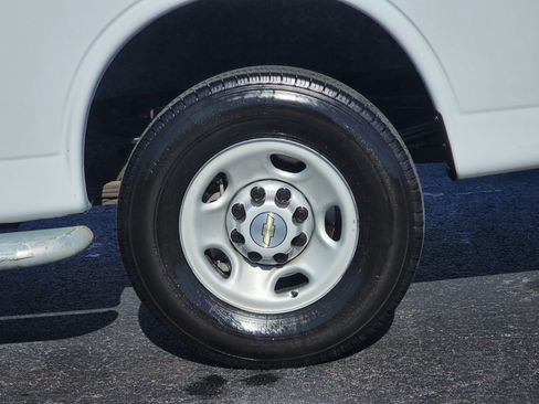 Used 2024 Chevrolet Express 2500 w/ Driver Convenience Package image 10