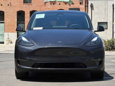 Used 2024 Tesla Model Y Long Range AWD/4WD image 6