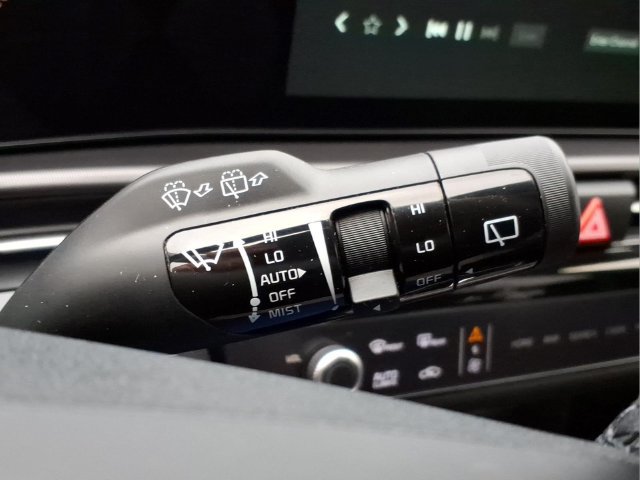 Used 2026 Kia Sportage EX w/ EX Panorama Roof Package FWD image 31