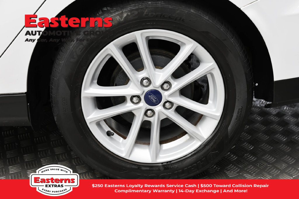 Used 2018 Ford Focus SE w/ Cold Weather Package FWD image 9