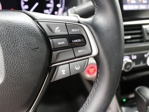 Used 2018 Honda Accord Touring image 11