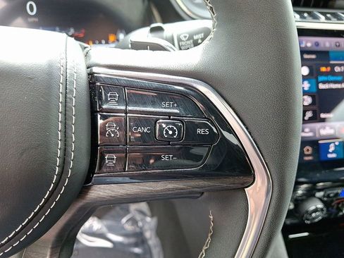 Used 2024 Jeep Grand Cherokee L Overland w/ Luxury Tech Group IV AWD/4WD image 25