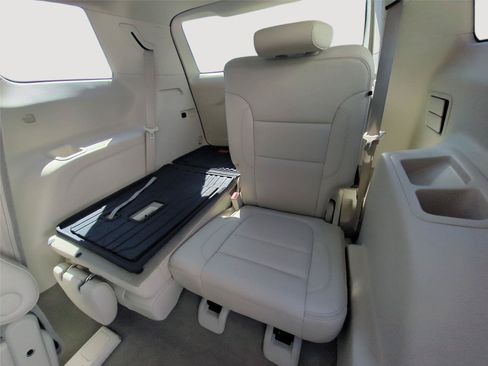 Used 2022 GMC Acadia Denali w/ Denali Ultimate Package FWD image 31
