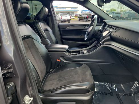 Used 2023 Jeep Grand Cherokee Altitude RWD image 27