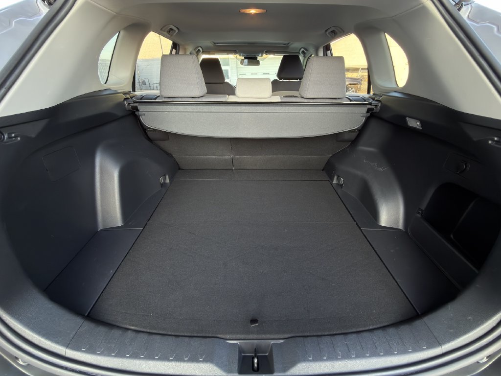 Used 2019 Toyota RAV4 XLE w/ Convenience Package FWD image 29
