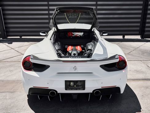 Used 2017 Ferrari 488 GTB RWD image 28