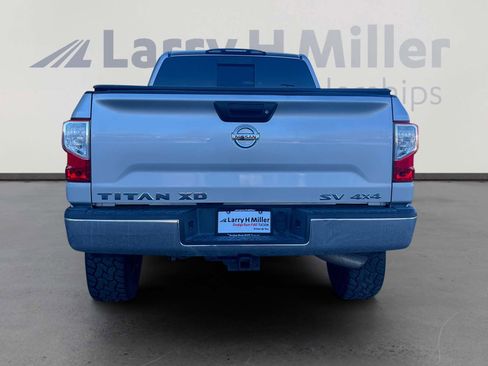 Used 2017 Nissan Titan SV image 4