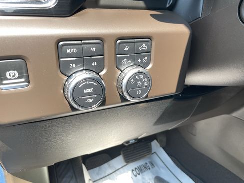 Certified 2025 GMC Sierra 1500 Denali w/ Technology Package AWD/4WD image 18