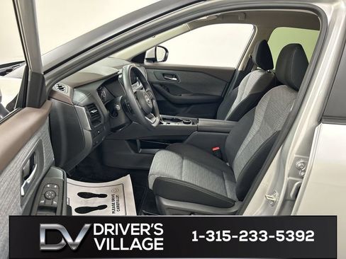 Used 2023 Nissan Rogue SV AWD/4WD image 9