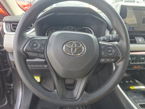 Used 2025 Toyota RAV4 XLE FWD image 15